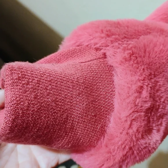 NIKE SIZE LARGE PINK FAUX FUR COAT - Picture 7 of 7